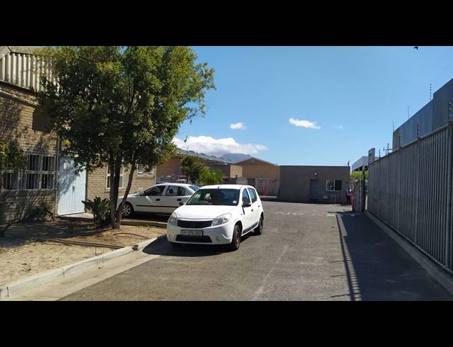 300M² WAREHOUSE TO LET IN EPPING INDUSTRIAL